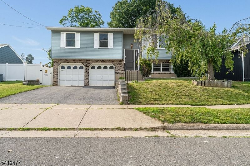 1st image of 413 Barrymore St