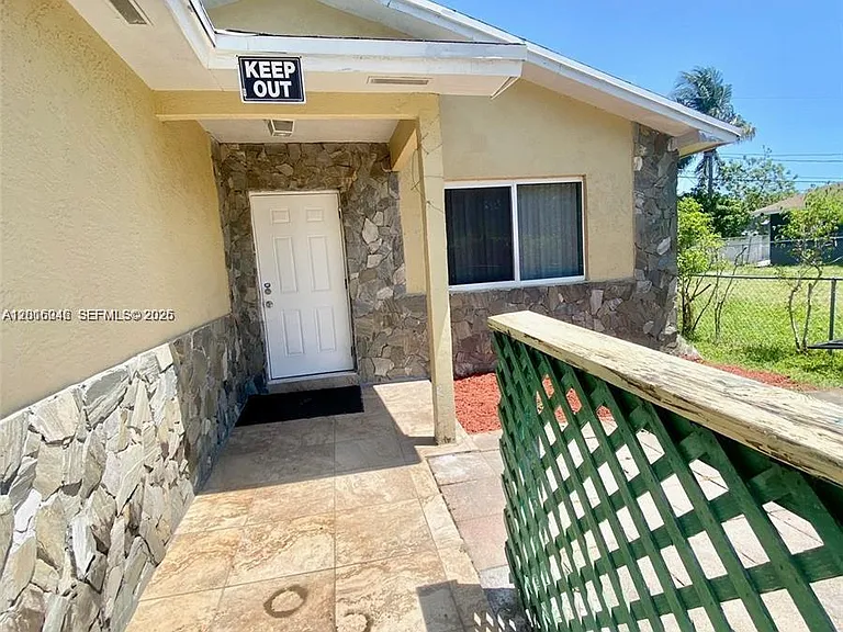 2345 Douglas St — Photo 38