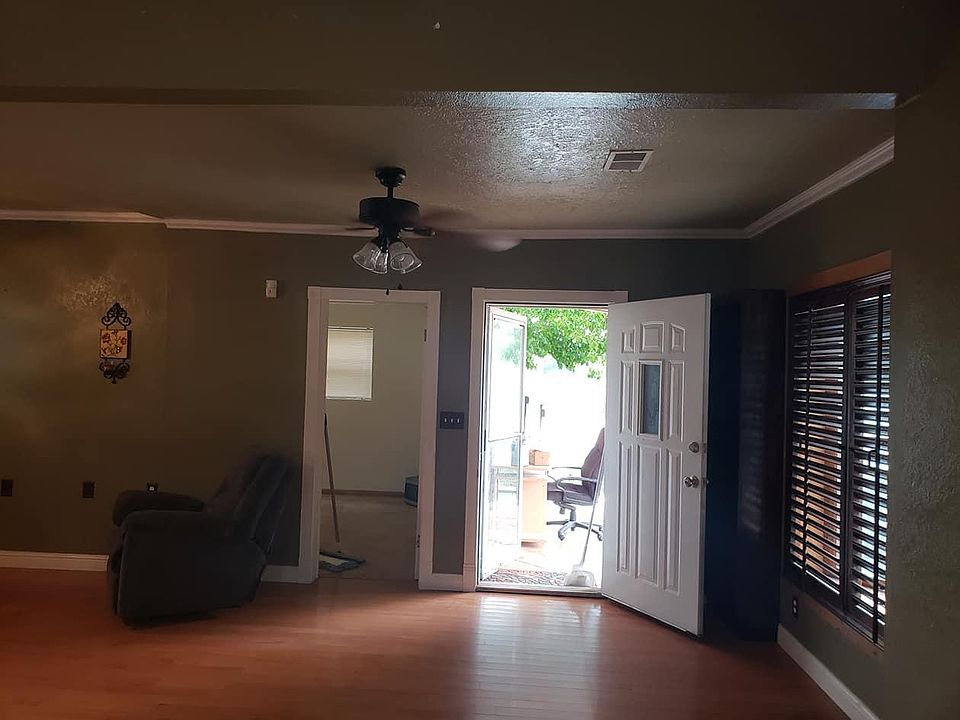 1st image of 412 N Halagueno St