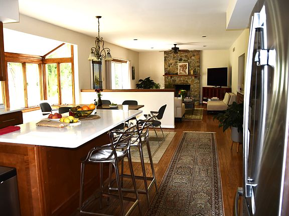 4th image of 1948 Black Rock Ln