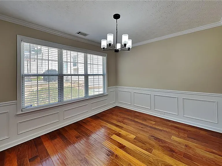 1045 Winthrope Chase Dr — Photo 5