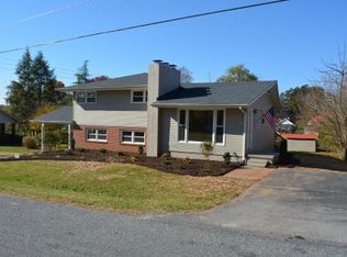 213 Huffmond St, Gretna, VA 24557