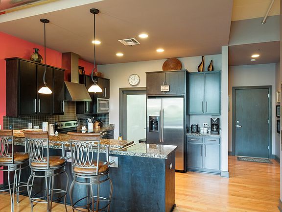 3rd image of 205 31st Ave N APT 103
