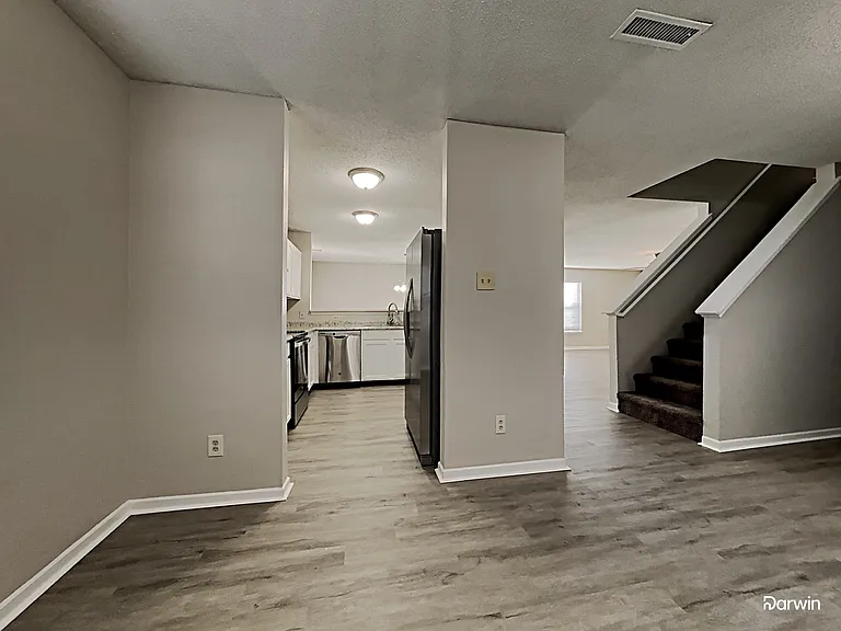 1933 Southernwood Ln — Photo 6