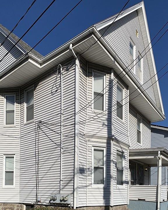 2nd image of 22 Waverly St