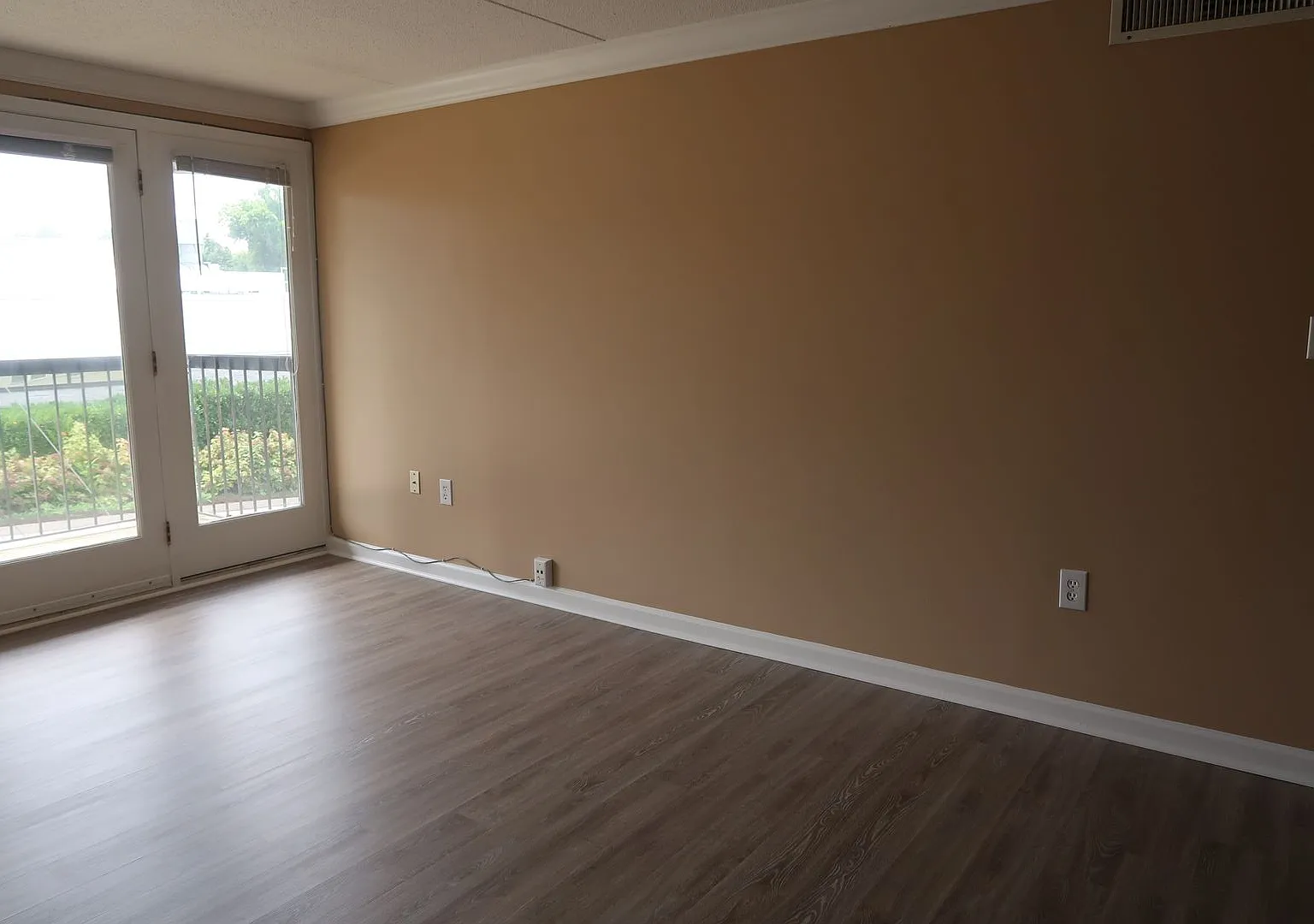 Fantastic Deal For 2 Bedroom/2 Baths @ Sullins Ridge Condominiums Just $1600/Month For Entire Unit! — Photo 3