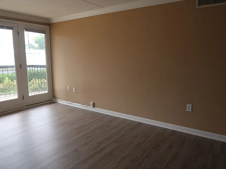 2749 Sullins St #204 — Photo 3
