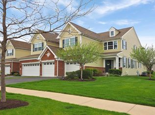 1266 Falcon Ridge Dr, Elgin, IL 60124