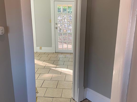 4th image of 605 6th St SE #607