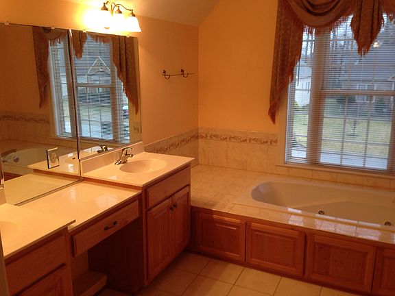3rd image of 105 Alfred Ct