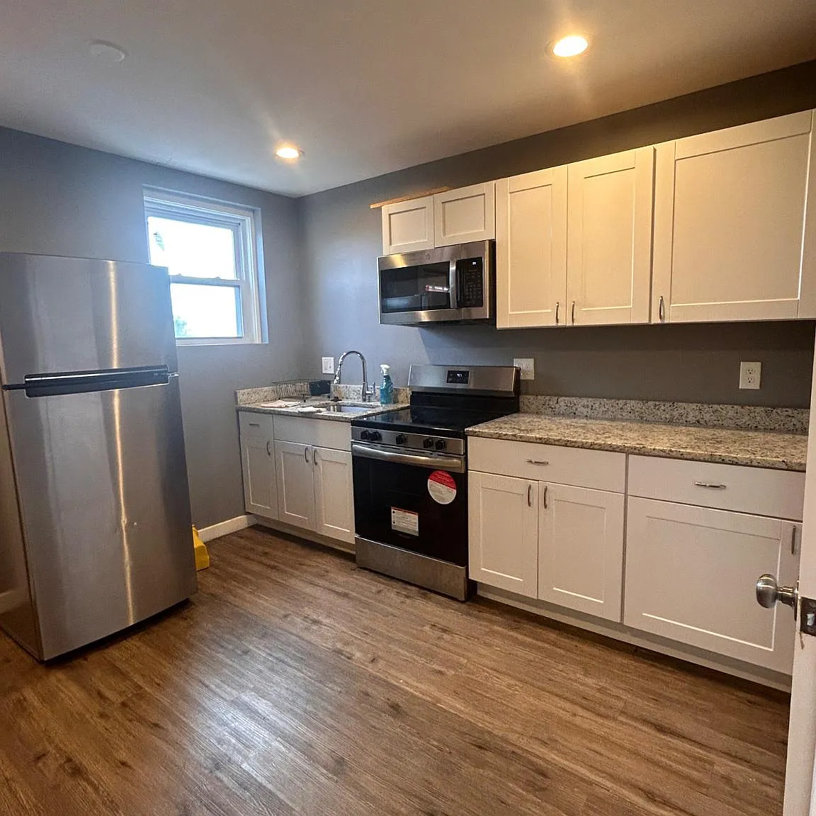 2 bed, 2.0 bath, 1200 sqft, $1,200 — Photo 2