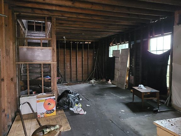 5th image of 1613 Dunbar St