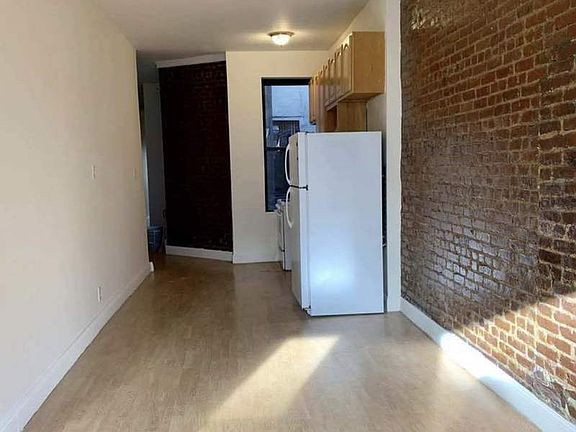 3rd image of 815 Saint Johns Pl APT 2L
