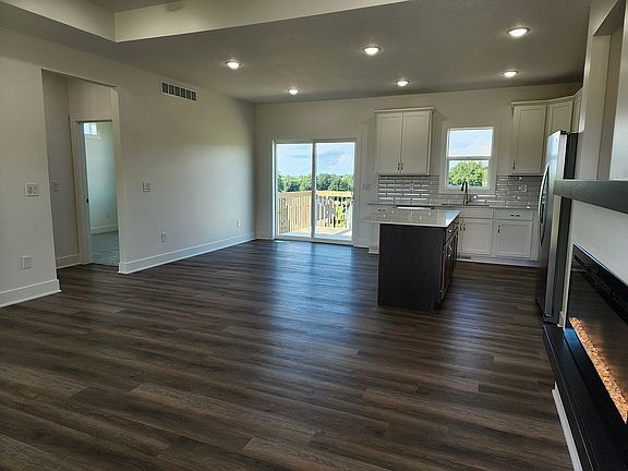 3rd image of 910 Lakin Foundation Blvd