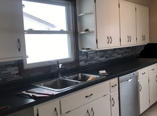 915 Pine Ave, Marshall, MN 56258