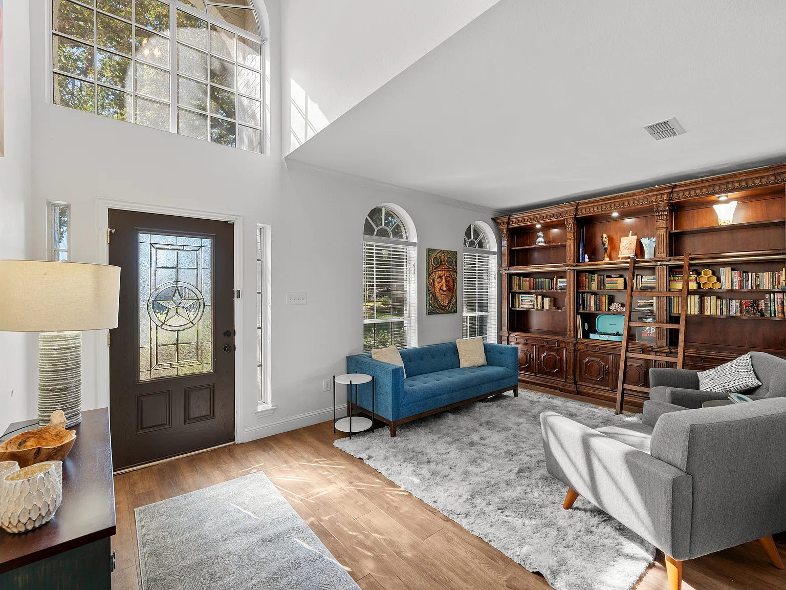 4 bed, 2.5 bath, 2837 sqft, $7,500 — Photo 3