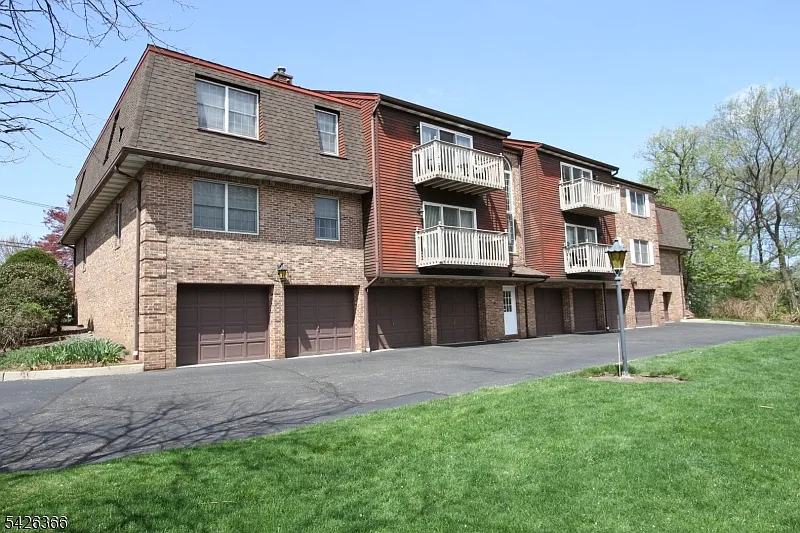 Building Photo - 70 Harristown Rd #3