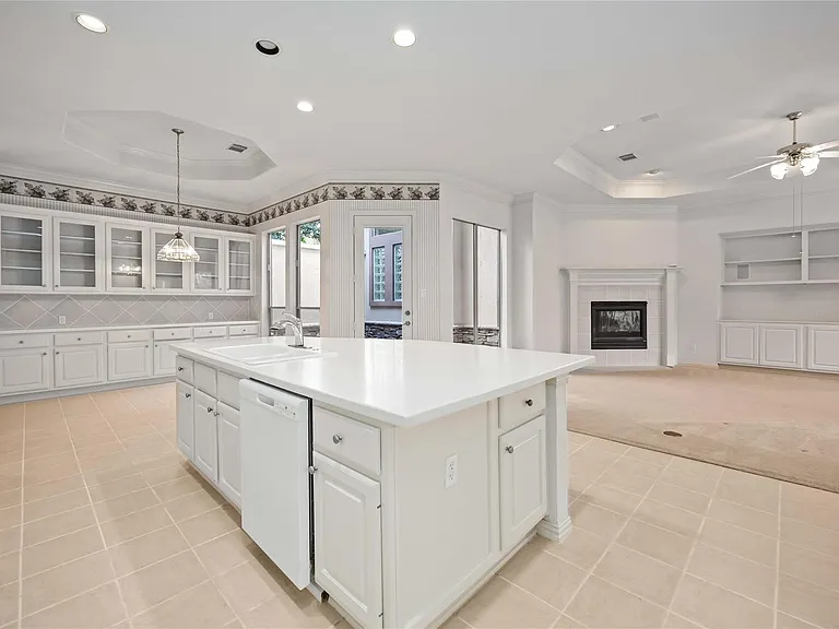 102 W Racing Cloud Ct — Photo 13