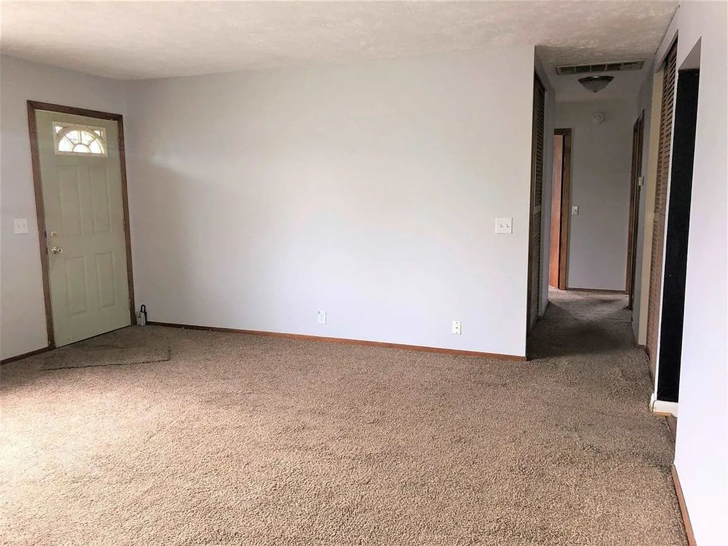 3 bedroom 1 bath — Photo 2
