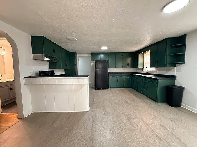 1527 W 11th Ave #A — Photo 8