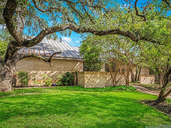 2nd image of 3227 Seven Oaks Dr