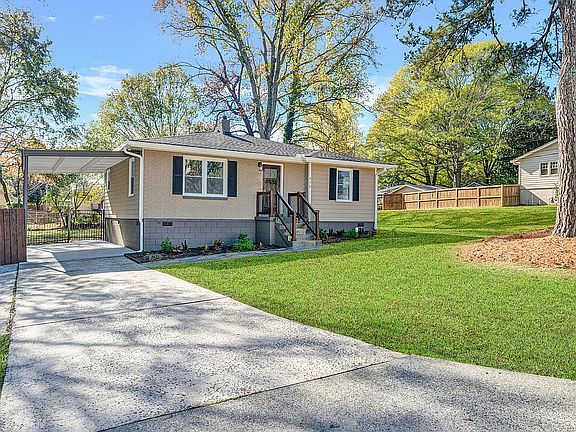 4th image of 976 Pinehurst Dr SE