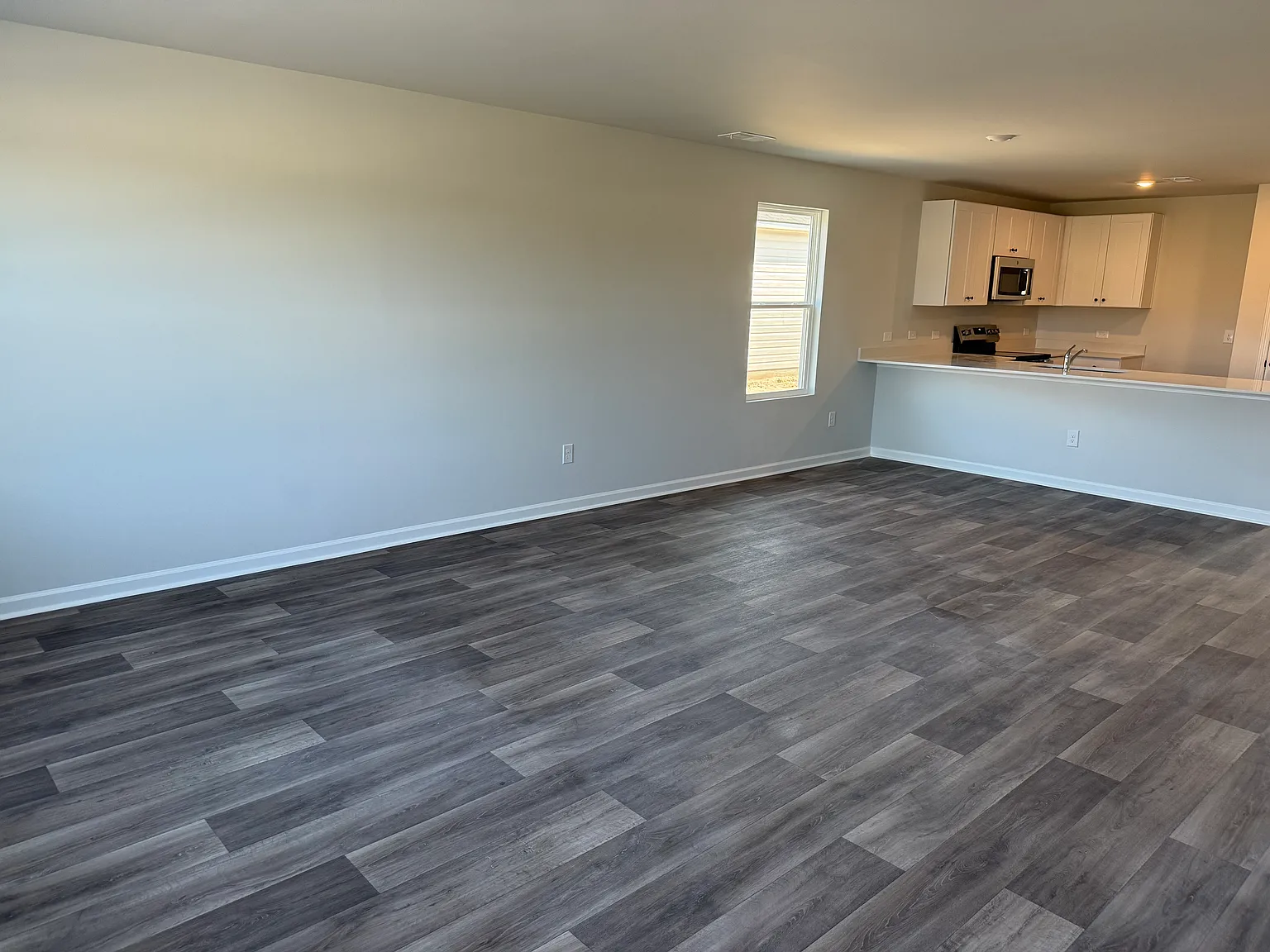4 bed, 2.5 bath, 1892 sqft, $2,500 — Photo 4