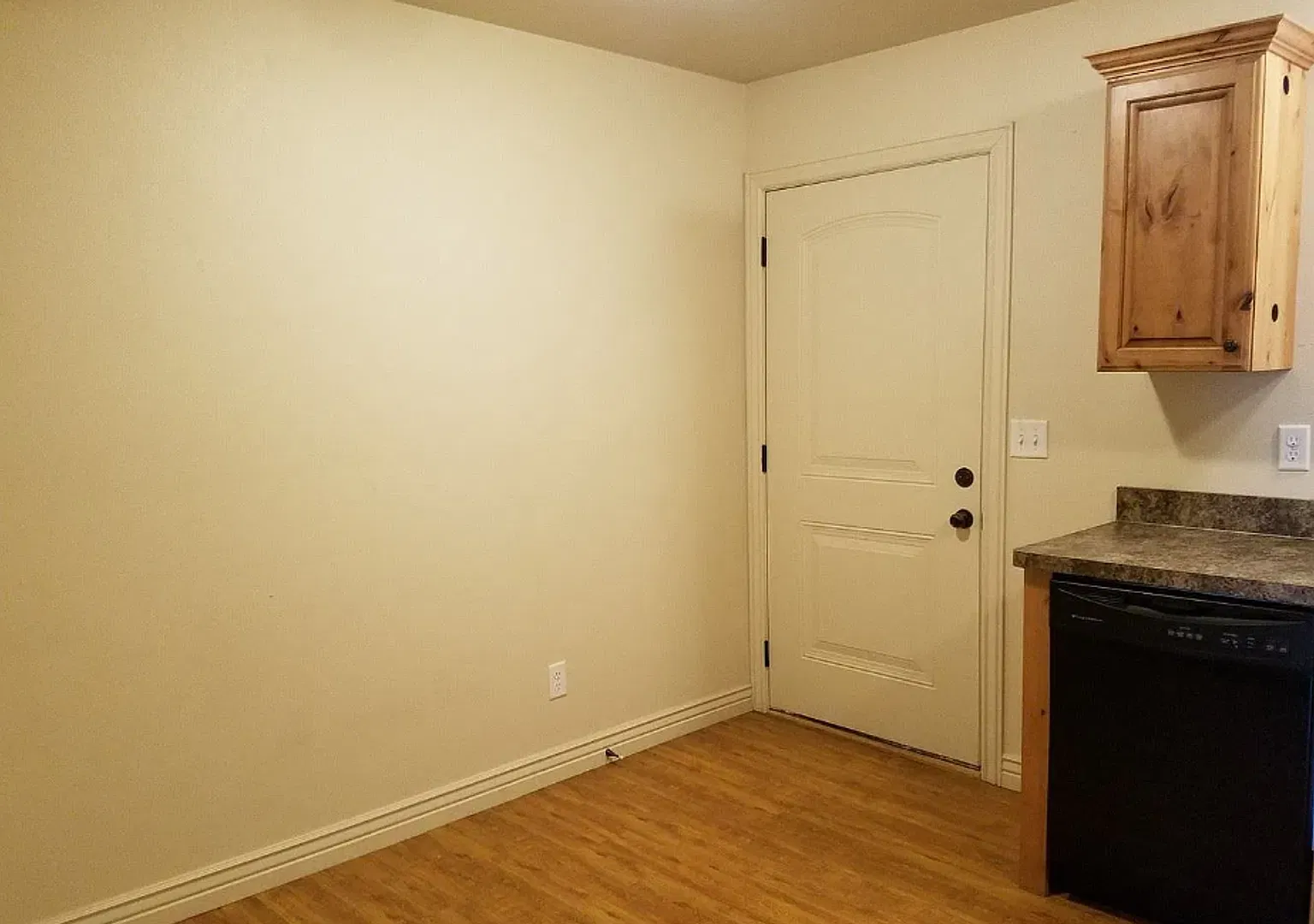 2 Bed 1 Bath Townhome With Covered Parking In Ammon - City Utilities Included — Photo 4