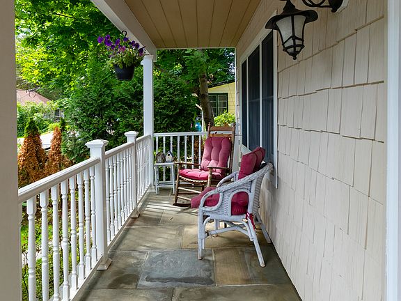 3rd image of 39 Ross Dr