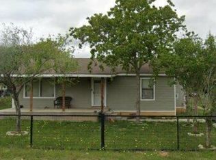 620 Viewpoint Dr, Poteet, TX 78065