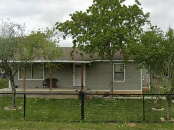 620 Viewpoint Dr, Poteet, TX 78065