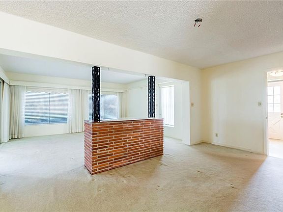 5th image of 2474 Baywood Dr W