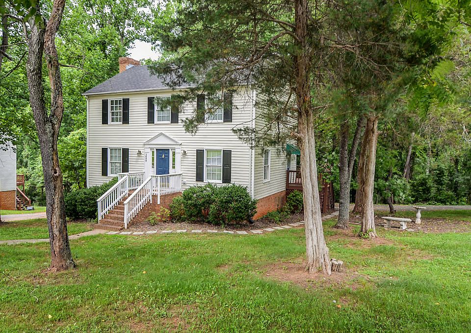 1st image of 2600 Linkhorne Dr
