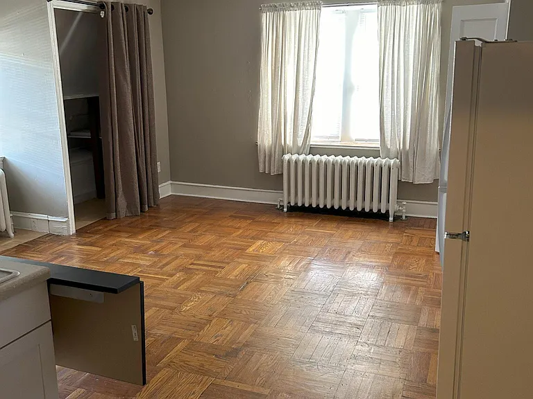 2805 W Queen Ln #3F — Photo 2