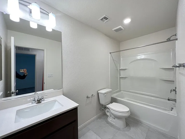 7569 W Mistral Ave — Photo 21