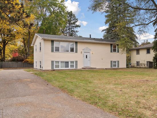 9104 Lexington Ave N, Circle Pines, MN 55014