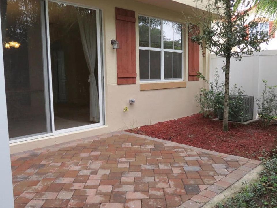 2nd image of 101 E Prive Cir E