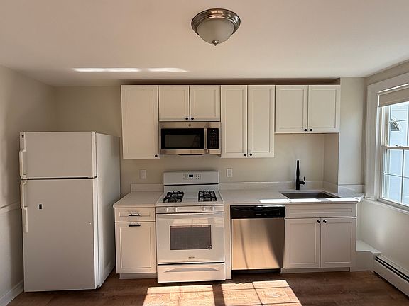 5th image of 242 Main St Floor 1