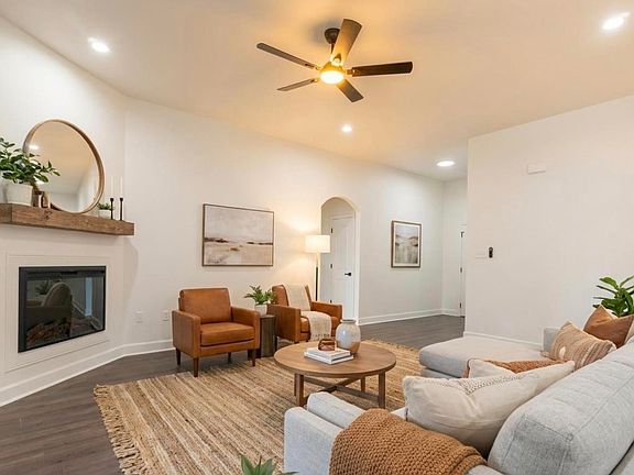 5th image of 55 Springtree Cir