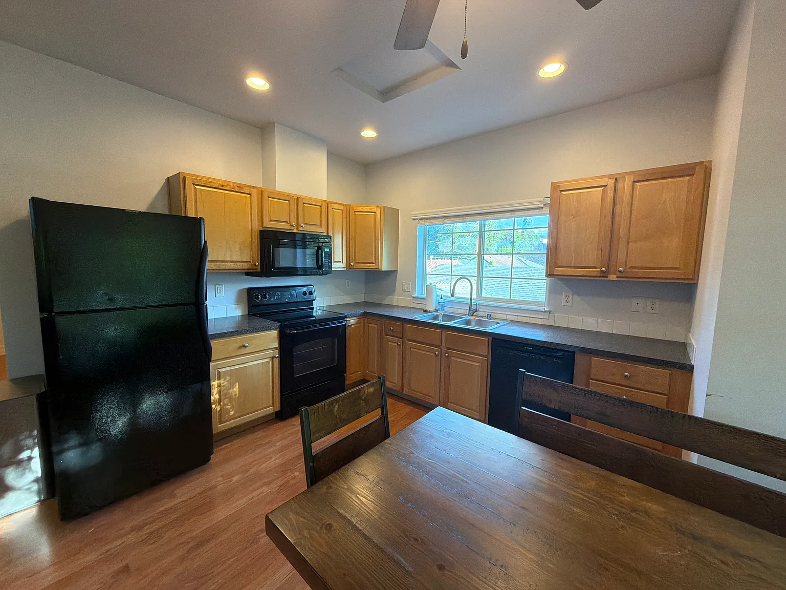 2 bed, 850 sqft, $1,750 — Photo 3