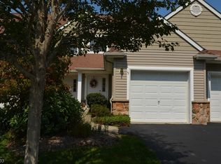 15 Bourne Cir, Hamburg, NJ 07419