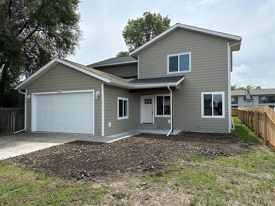 1st image of 203 10th Ave W