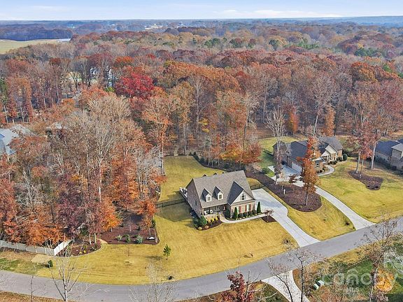 4th image of 1007 Flat Rock Dr