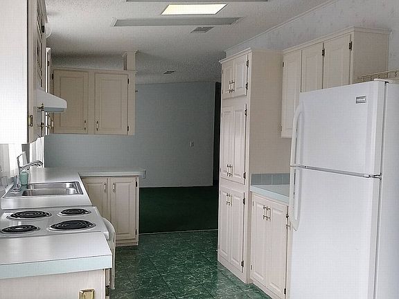 2nd image of 302 Kingslake Dr #2