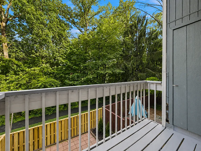 2357 Southgate Sq — Photo 8