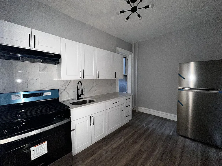 319 Summit Ave #5 — Photo 1