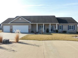 1209 Fountain View Dr, Pella, IA 50219