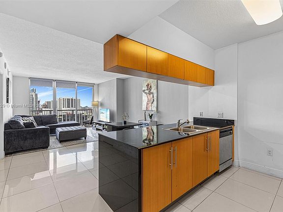 4th image of 1750 N Bayshore Dr APT 3412