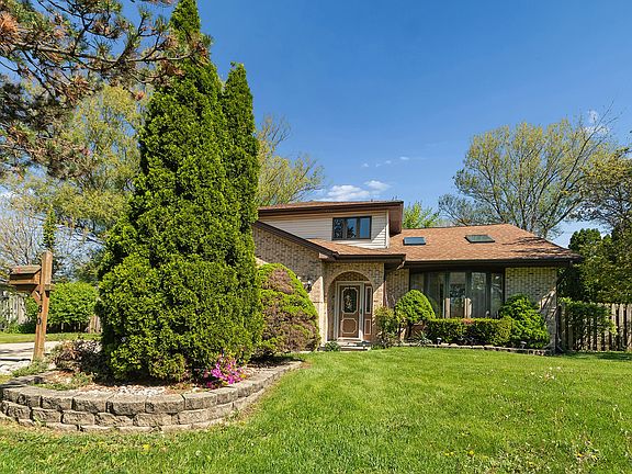 4th image of 160 Aster Ln