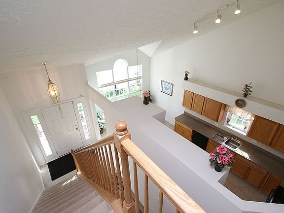 3rd image of 8290 Montridge Ct